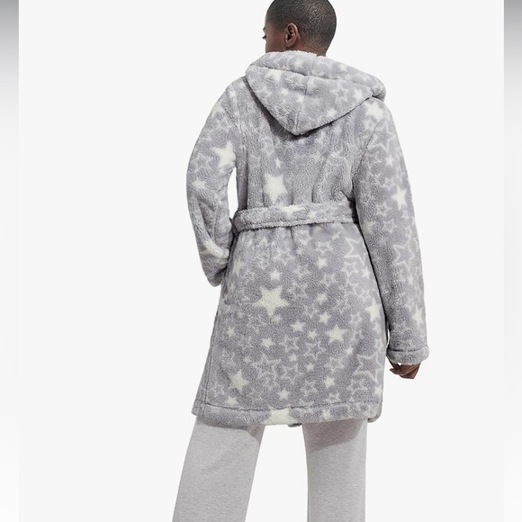 UGG Soft Gray Patterned Robe - Picture 2 of 2